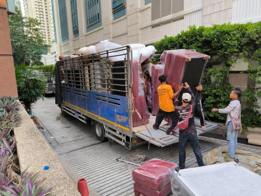 รถจ้างส่งของ